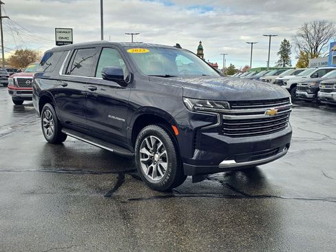 Used 2023 Chevrolet Suburban LT w/ LT Signature Plus Package image 2