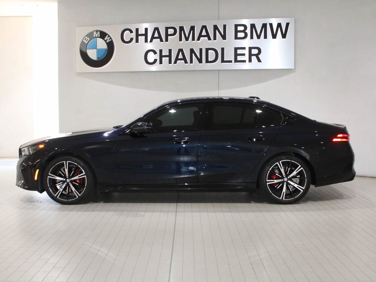 Used 2024 BMW 530i w/ M Sport Package RWD image 3