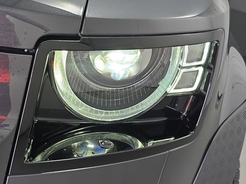 Certified 2025 Land Rover Defender 110 V8 image 31