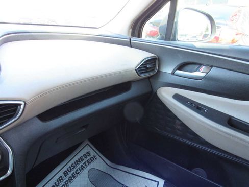 Used 2019 Hyundai Santa Fe SE image 14