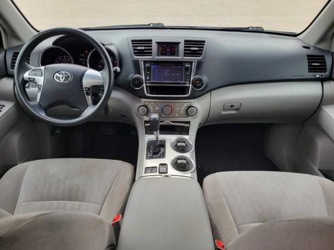 Used 2013 Toyota Highlander FWD w/ Cold Weather Pkg image 11