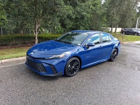 Used 2026 Toyota Camry SE FWD image 1