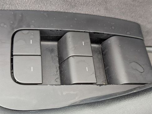 Used 2022 Tesla Model Y Long Range image 14