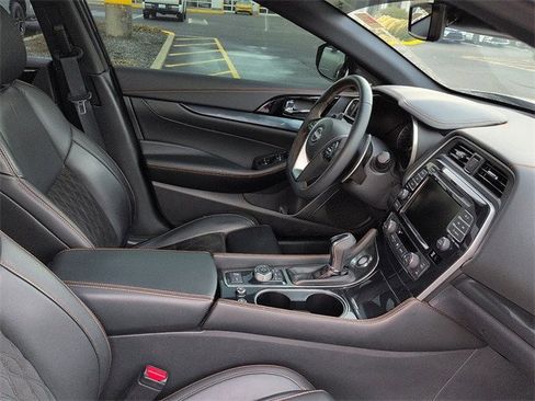 Used 2023 Nissan Maxima SR w/ Sport Mat Group image 10