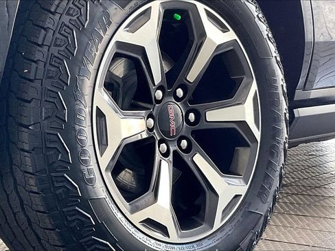 Used 2025 GMC Yukon AT4 Ultimate AWD/4WD image 36