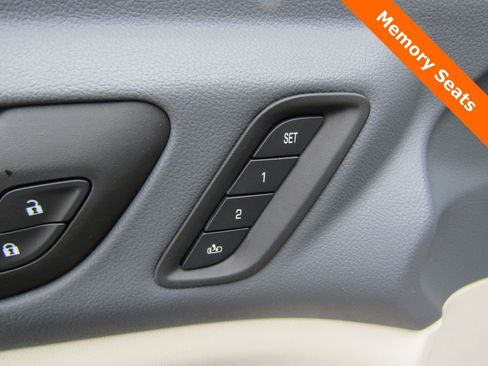 Used 2023 GMC Acadia Denali image 6