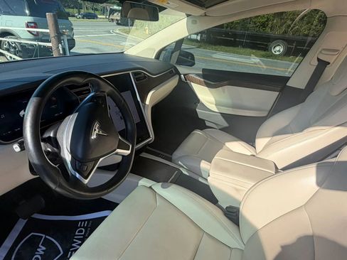 Used 2018 Tesla Model X 75D AWD/4WD image 10