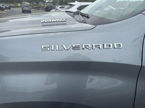 Used 2023 Chevrolet Silverado 1500 LT AWD/4WD image 11