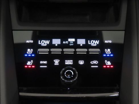 Certified 2025 Porsche Macan Electric RWD image 29