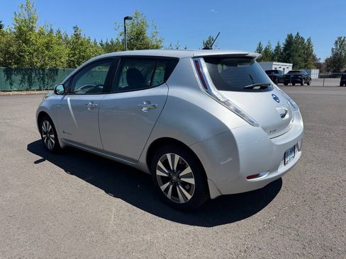 Used 2017 Nissan Leaf SV w/ Premium Package FWD image 5
