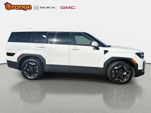 Used 2025 Hyundai Santa Fe SE FWD image 2