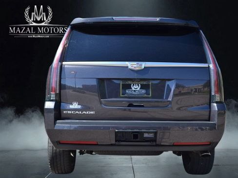 Used 2018 Cadillac Escalade Luxury AWD/4WD image 13