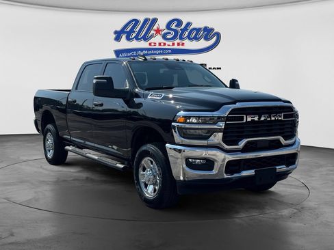 Used 2025 RAM 2500 Tradesman AWD/4WD image 3