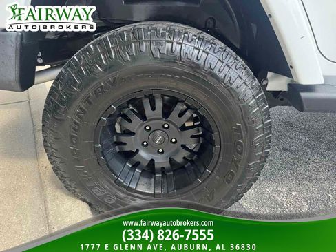 Used 2012 Jeep Wrangler Unlimited Sahara AWD/4WD image 33