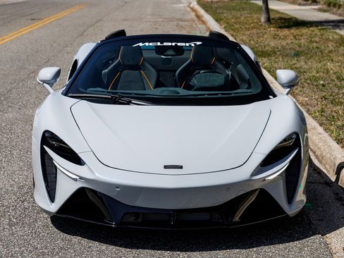 New 2025 McLaren Artura Spider image 6