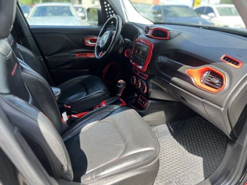 Used 2016 Jeep Renegade Trailhawk w/ Premium Trailhawk Package image 11