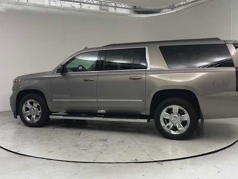 Used 2018 Chevrolet Suburban LT w/ LT Signature Package AWD/4WD image 4