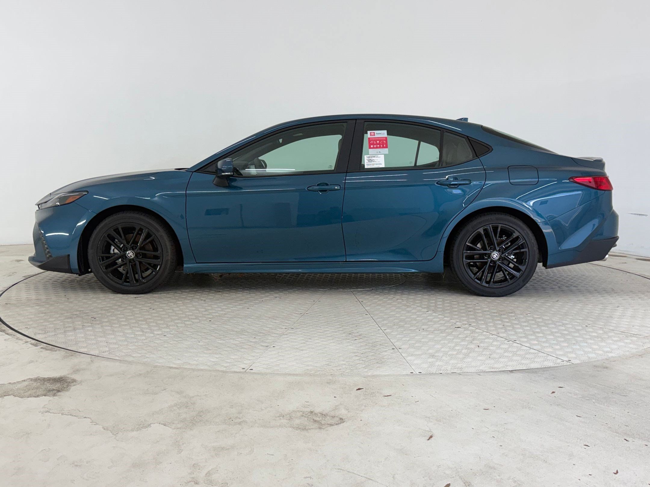 Used 2026 Toyota Camry SE w/ Convenience Package FWD image 2