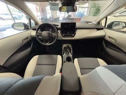 Used 2025 Toyota Corolla LE FWD image 10