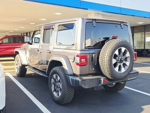Used 2019 Jeep Wrangler Unlimited Sahara w/ Dual Top Group AWD/4WD image 2