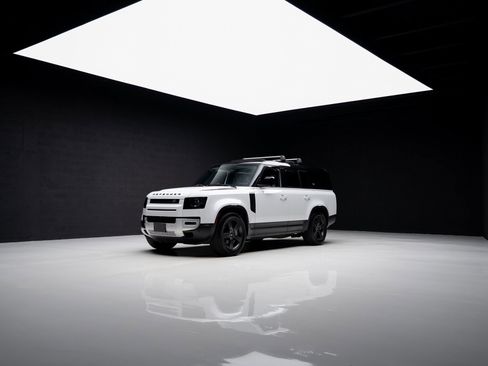 Used 2023 Land Rover Defender 130 SE image 85