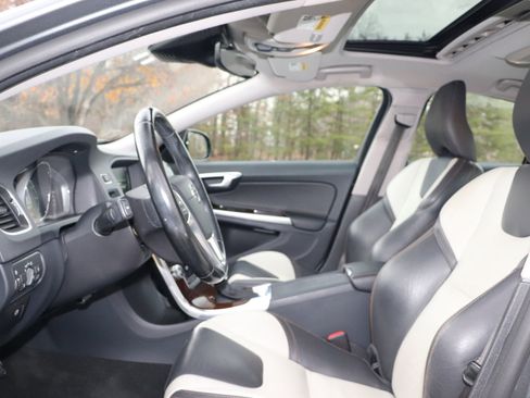 Used 2016 Volvo S60 T5 Cross Country Platinum image 10