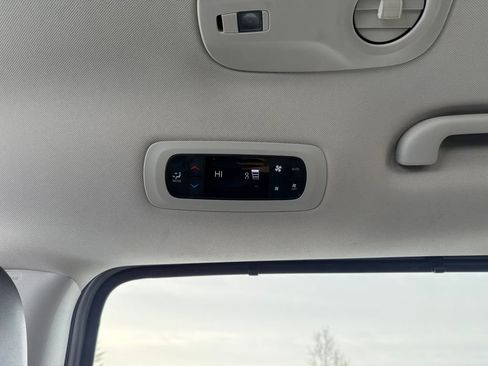 Used 2024 Chrysler Pacifica Touring-L image 30