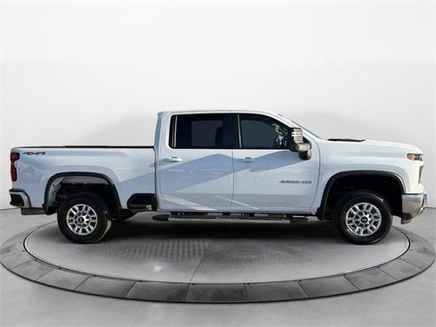 Used 2025 Chevrolet Silverado 2500 LT w/ Convenience Package image 8