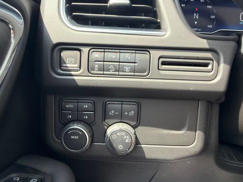 Used 2023 Chevrolet Tahoe Z71 w/ Luxury Package AWD/4WD image 18