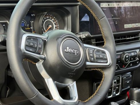 Used 2024 Jeep Wrangler Sahara image 17