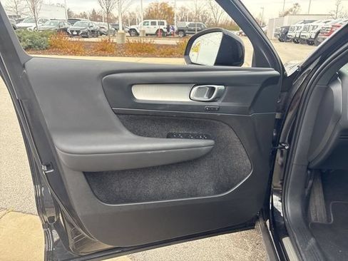 Used 2024 Volvo XC40 B5 Core AWD/4WD image 9