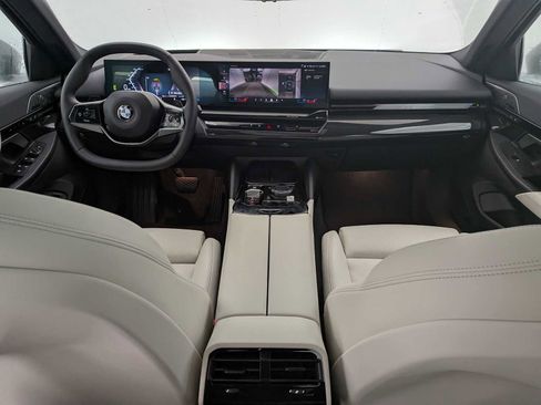 Used 2024 BMW 530i 530i w/ Premium Package image 15