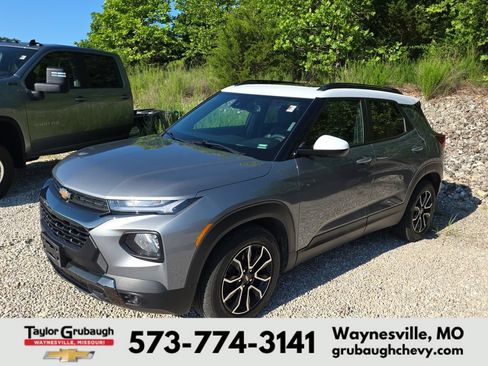 Used 2023 Chevrolet TrailBlazer ACTIV w/ Sun and Liftgate Package FWD image 3