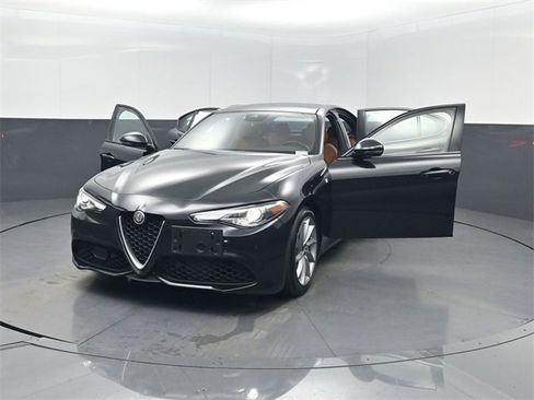 Used 2022 Alfa Romeo Giulia Ti image 40