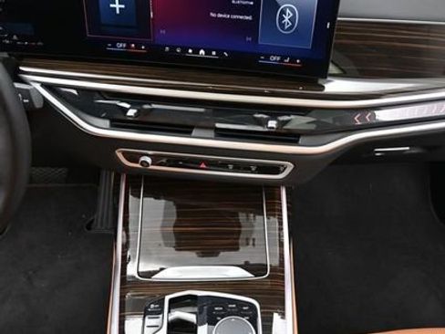 Used 2026 BMW X7 xDrive40i image 15