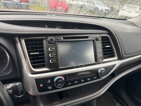 Used 2019 Toyota Highlander SE image 10