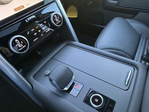 New 2026 Land Rover Discovery Limited Edition AWD/4WD image 23