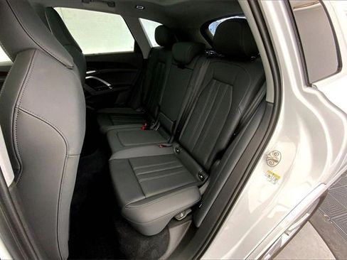 Certified 2025 Audi Q5 2.0T Premium Plus w/ Premium Plus image 26