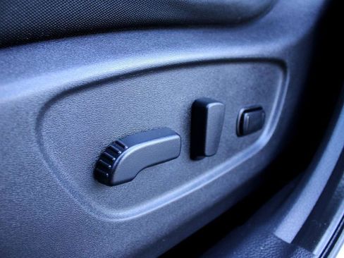 Used 2018 Nissan Rogue SV image 13