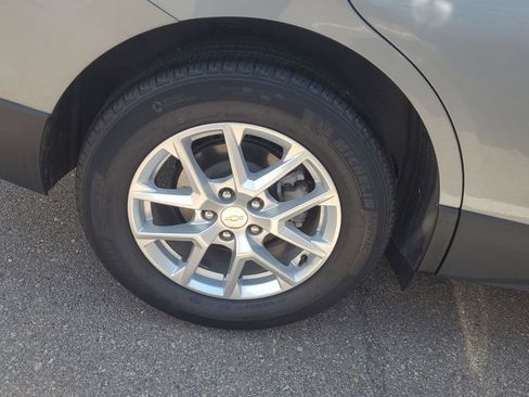 Used 2024 Chevrolet Equinox LT w/ LPO, Floor Liner Package FWD image 19