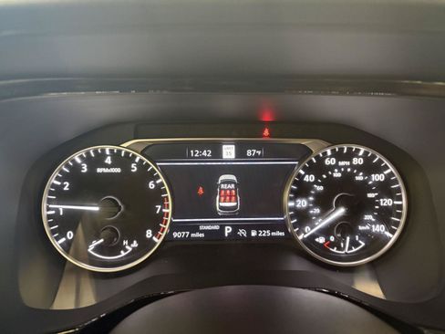 Used 2025 Nissan Pathfinder SL FWD image 36