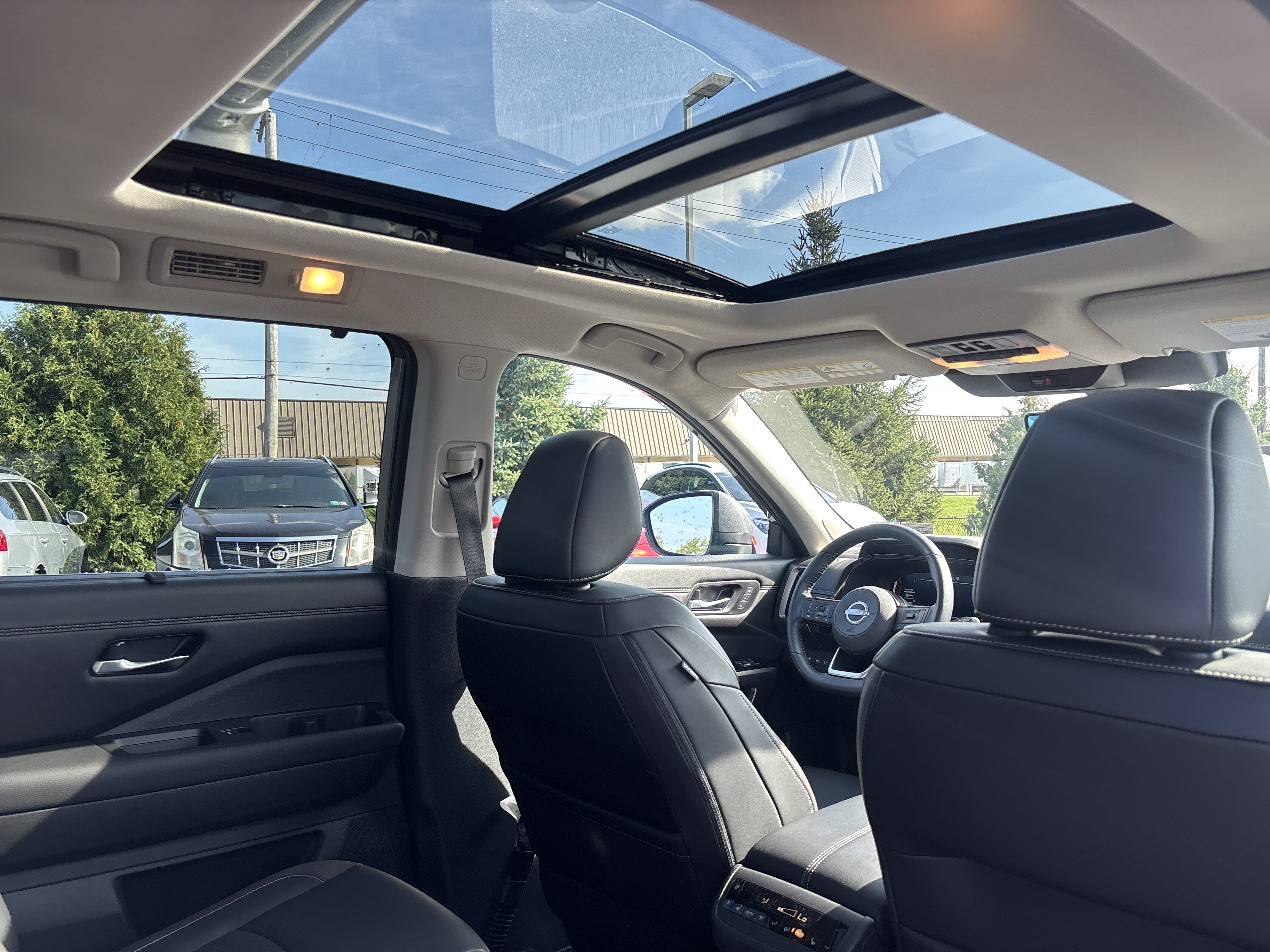 Used 2024 Nissan Pathfinder Platinum AWD/4WD image 6