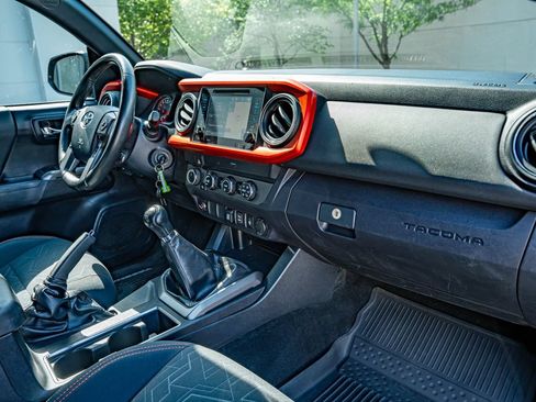 Used 2019 Toyota Tacoma TRD Off-Road AWD/4WD image 38