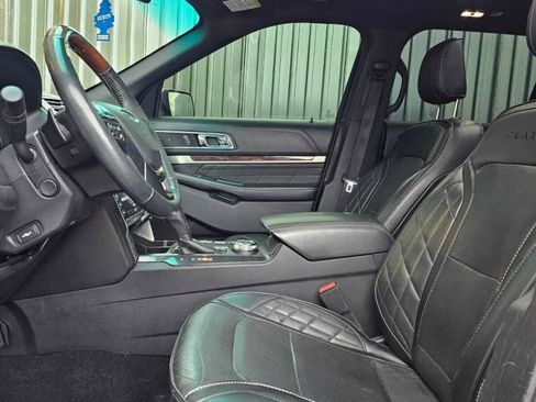 Used 2019 Ford Explorer Platinum image 11