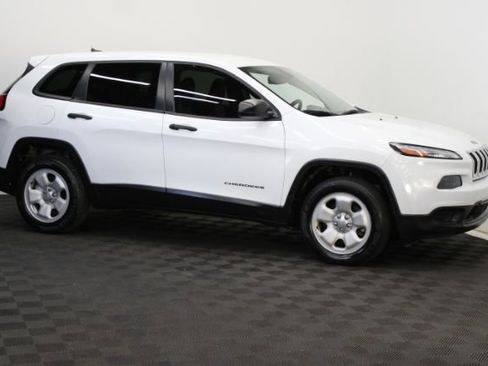 Used 2014 Jeep Cherokee Sport FWD image 3