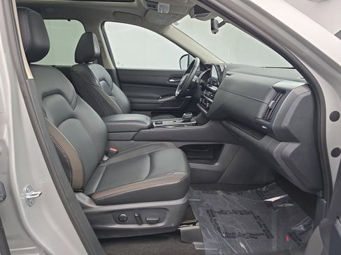 Used 2023 Nissan Pathfinder SL w/ SL Premium Package AWD/4WD image 41