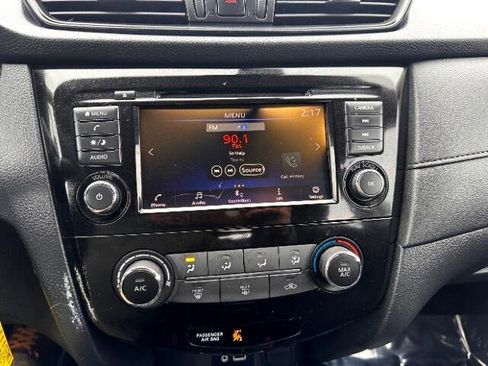 Used 2020 Nissan Rogue S image 26