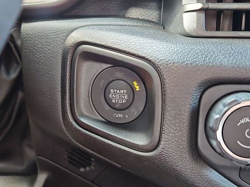 Used 2025 Jeep Wrangler Sport image 18