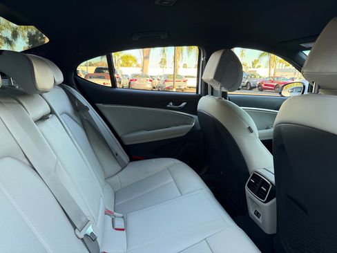 Used 2025 Genesis G70 2.5T image 17