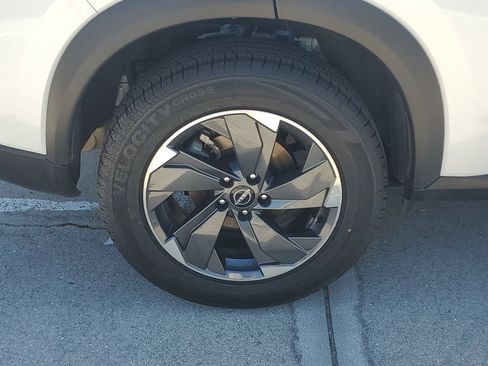 Certified 2025 Nissan Rogue SV FWD image 12